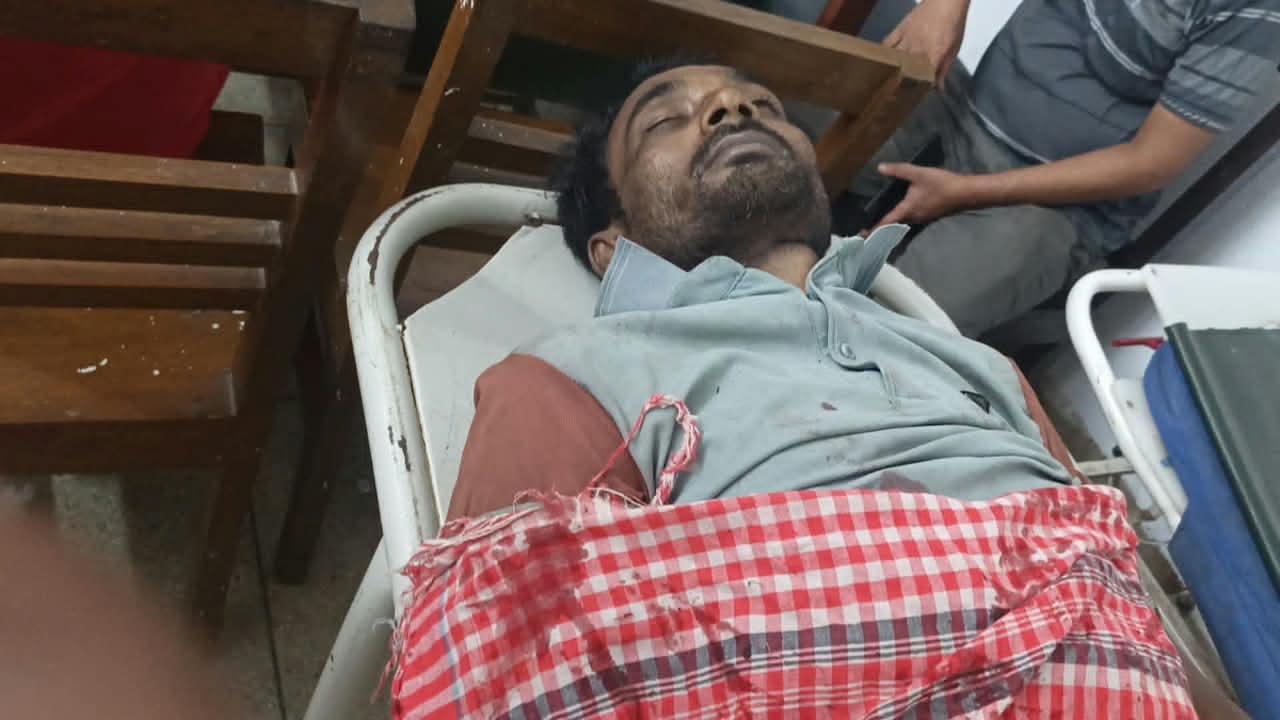 আলীকদমে কলাবোঝাই পিকআপ খাদে পড়ে নিহত ১, আহত ৩